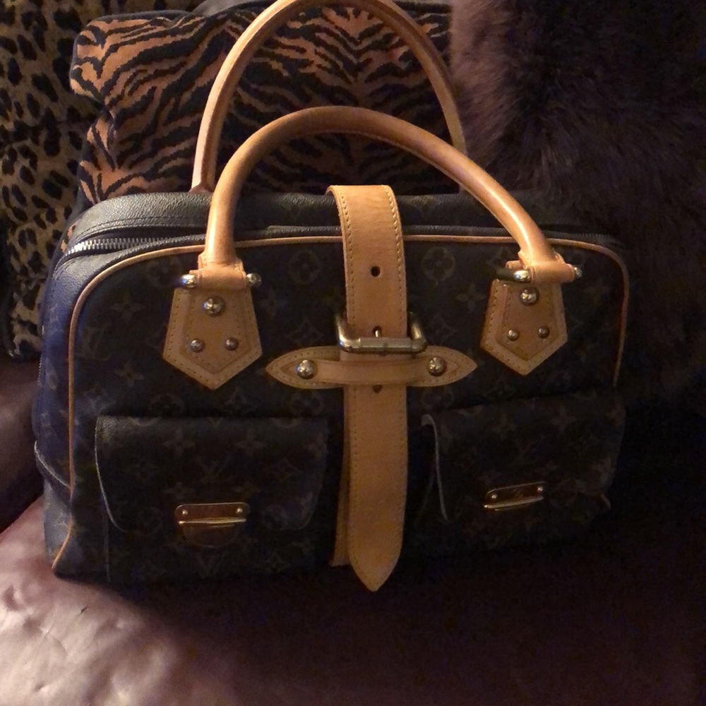 Louis Vuitton monogram GM handbag slightly used in great condition